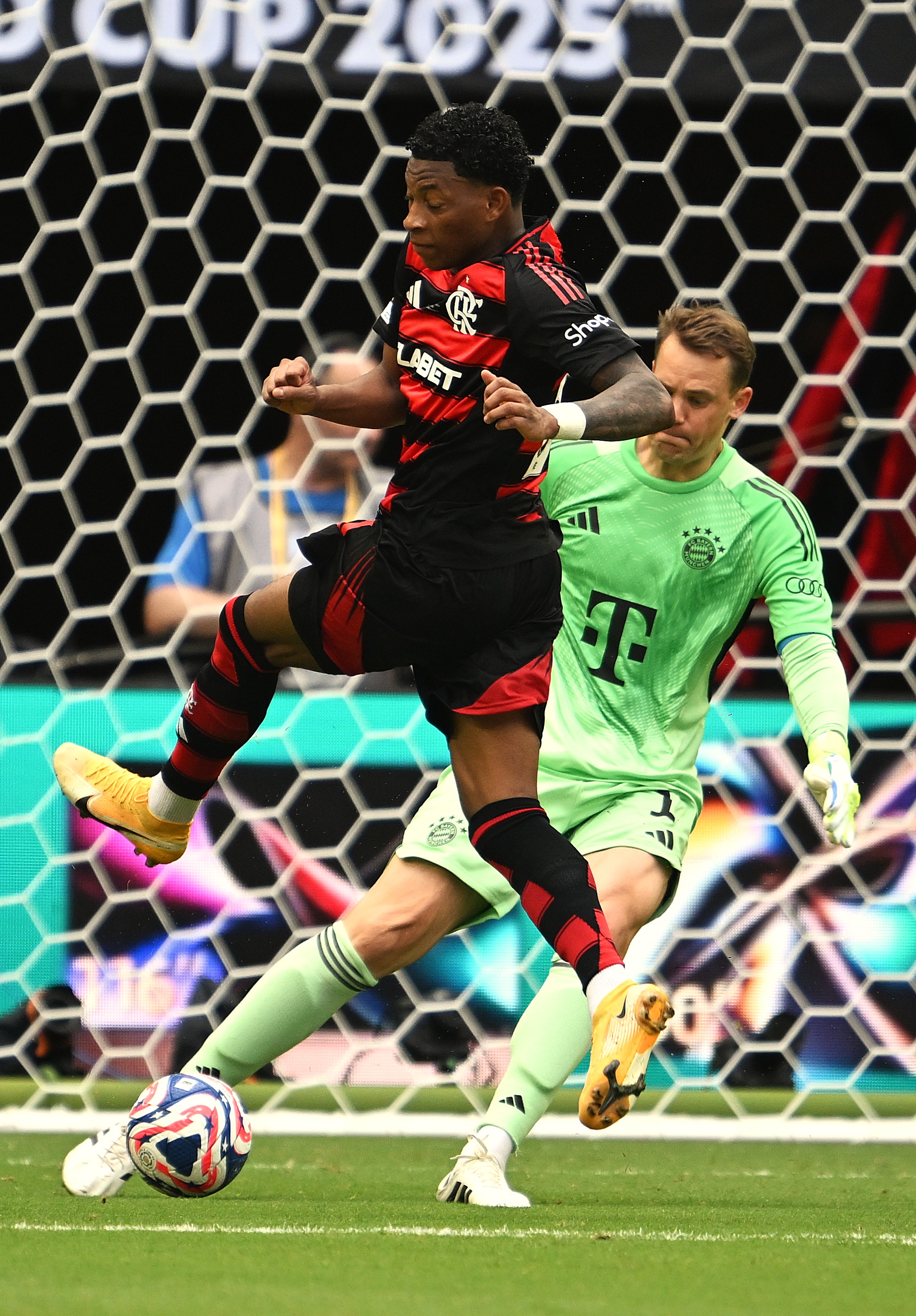 包含拜仁慕尼黑：不败金身，轻松击败对手的词条