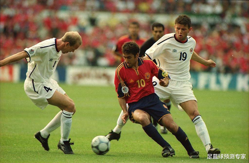 捷克队攻守俱佳，晋级欧预赛