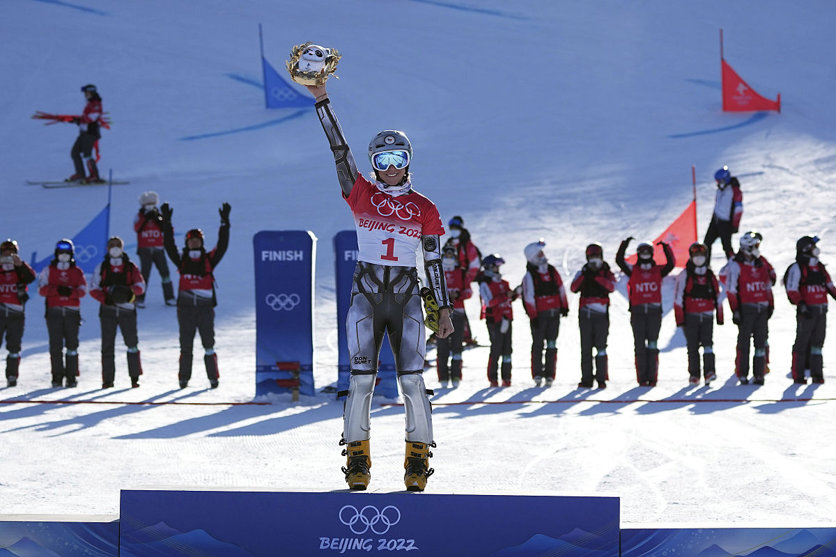 加拿大运动员闪耀赛场，勇夺亚军的简单介绍