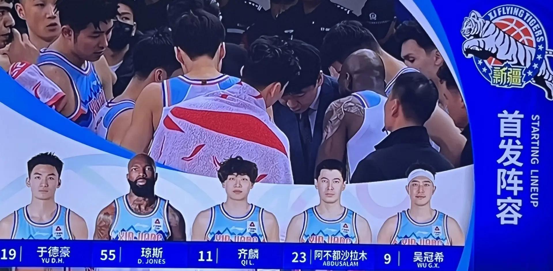 天津男篮与新疆队对垒,东西部对决 天津男篮与新疆队对垒,东西部对决