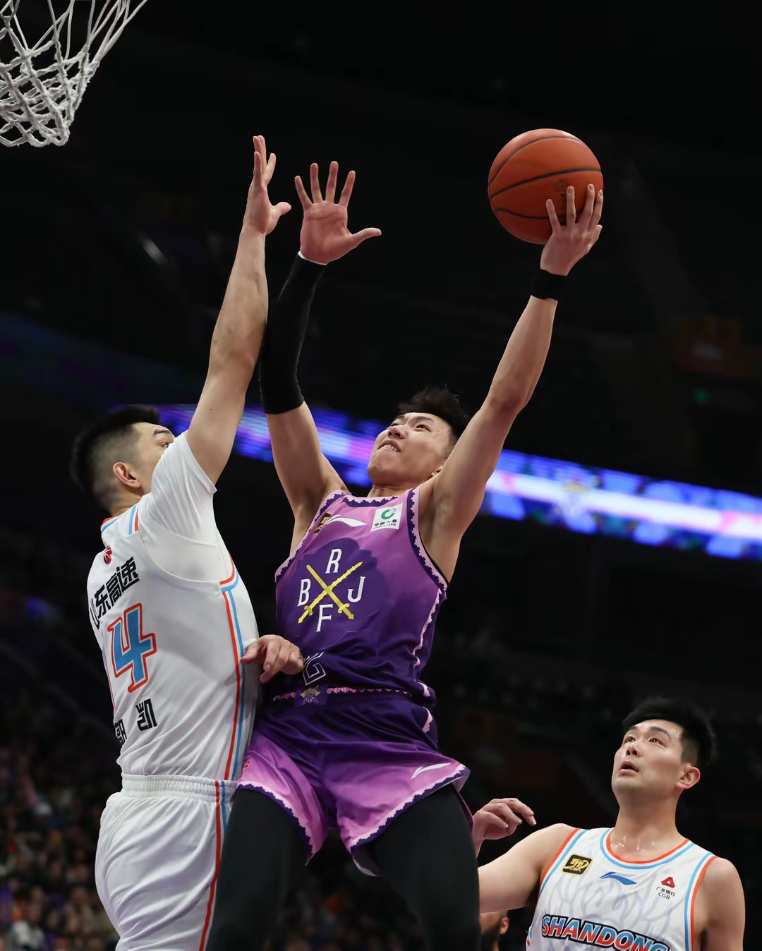 篮球选手爆冷获胜，专家预测失准