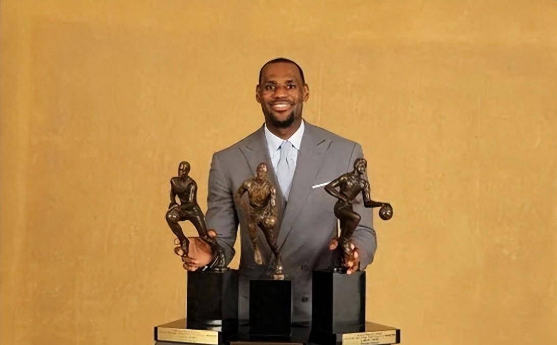 篮球选手发挥出色，荣膺最佳MVP的简单介绍