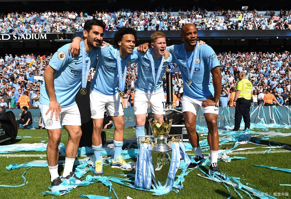 比利亚雷亚尔客场挑战曼城，梅开二度的范佩西