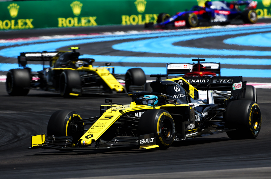 雷诺车队逆转红牛二队，拉塞尔刷新纪录