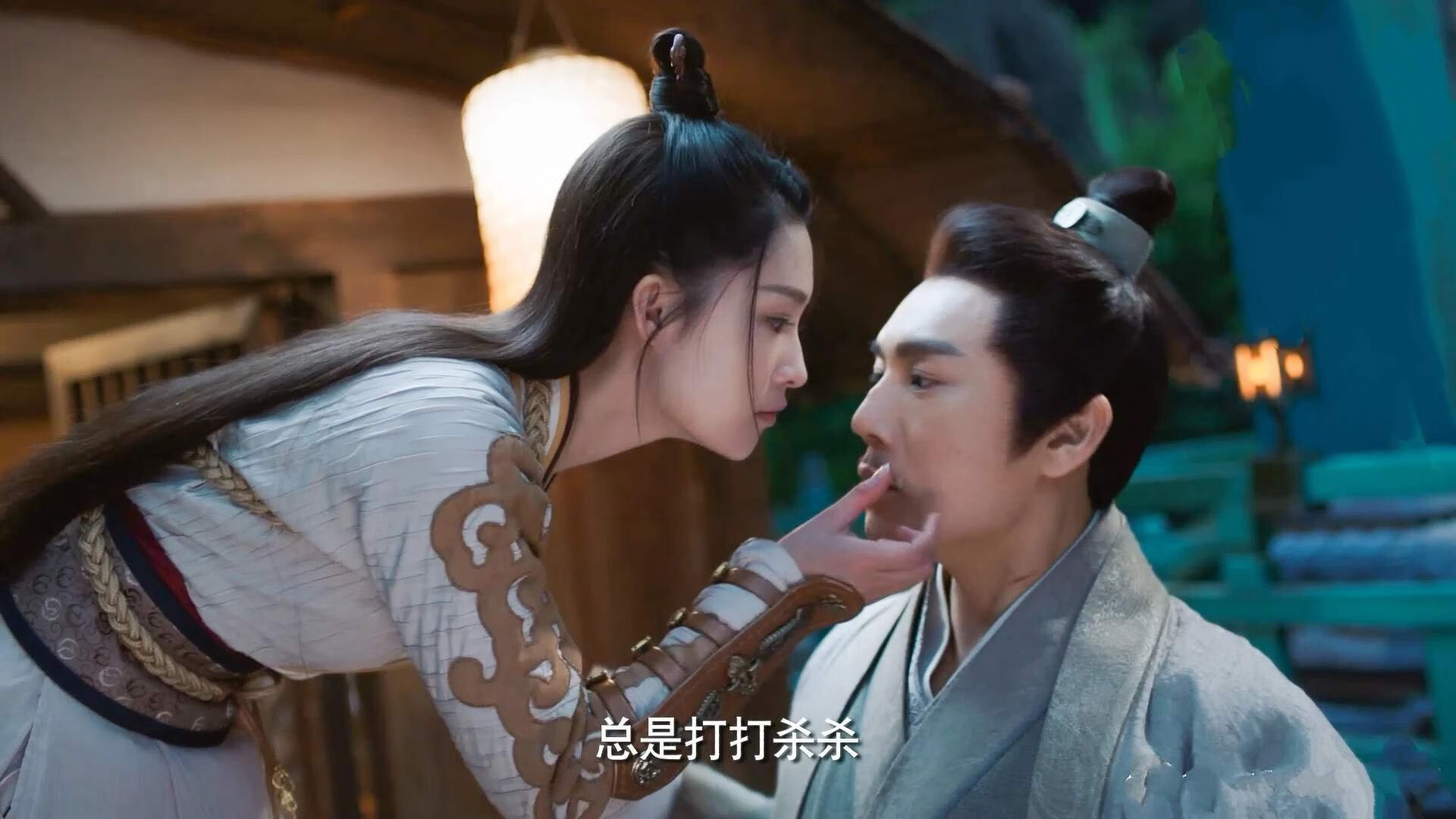 足球唯一性的双重奏，哈兰德稳定输出的神话与突尼斯穿透巴黎的奇迹